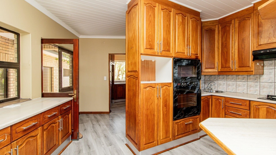 5 Bedroom Property for Sale in Hersham Western Cape